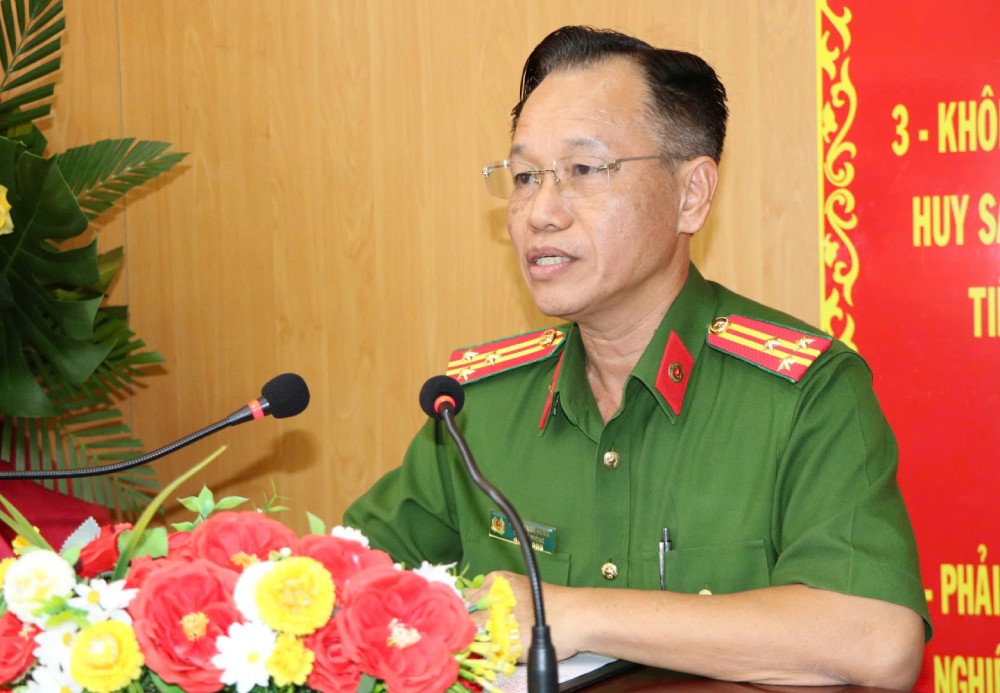 Lieutenant Colonel Pham Manh Hung, Head of the Fire Prevention and Fighting and Rescue Police Department, launched the emulation movement "For National Security" in 2026. Photo: Tien Dung