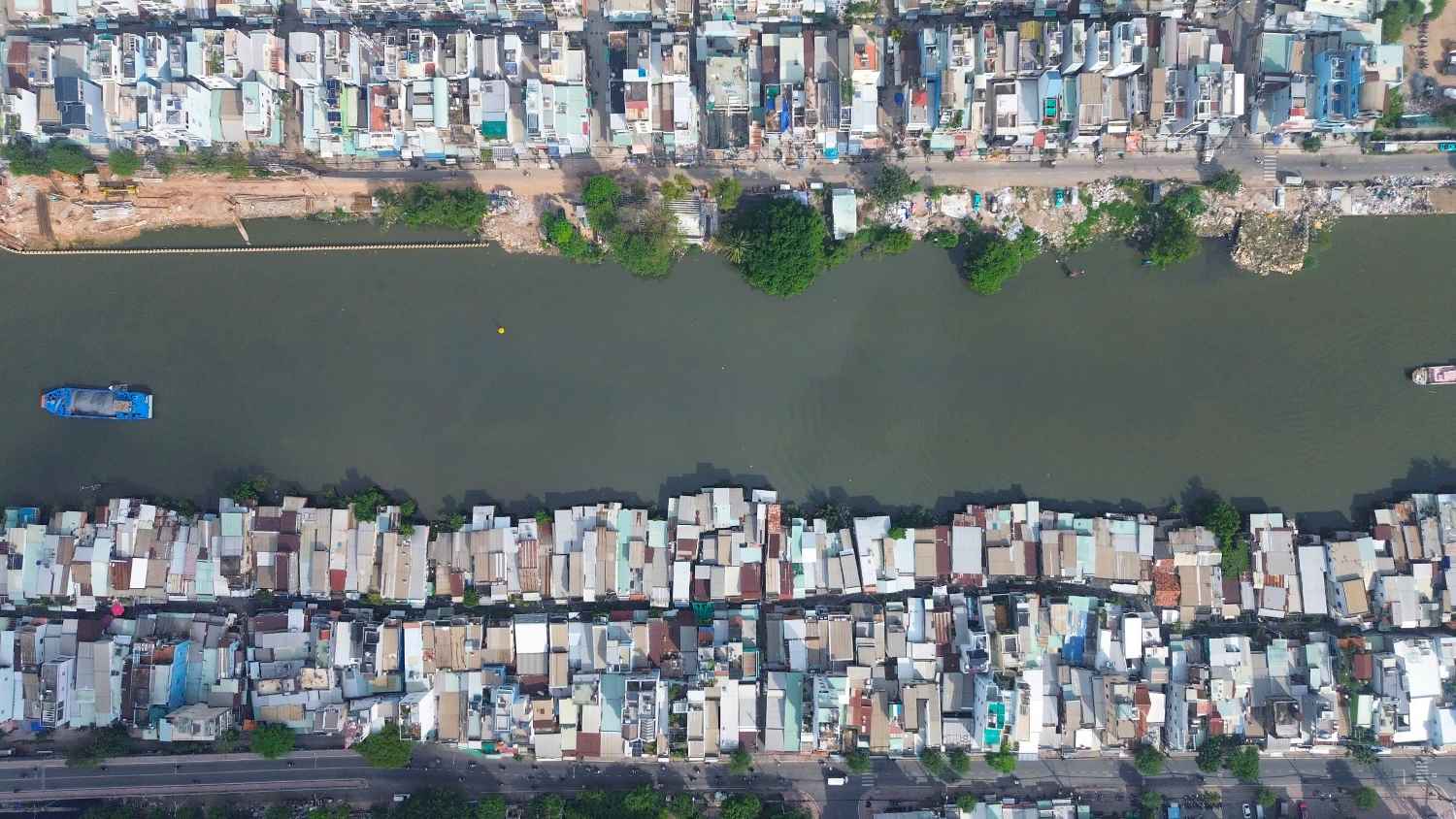 Ho Chi Minh City plans to clear more than 5,800 households to renovate the South bank of the Doi canal. Photo: Anh Tu
