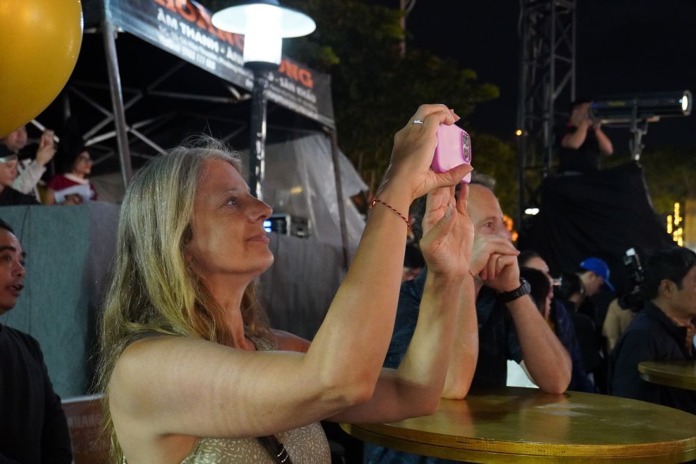 Da Nang opens the New Year's Eve Festival 2026 on the East bank of Dragon Bridge. Photo: Tran Thi