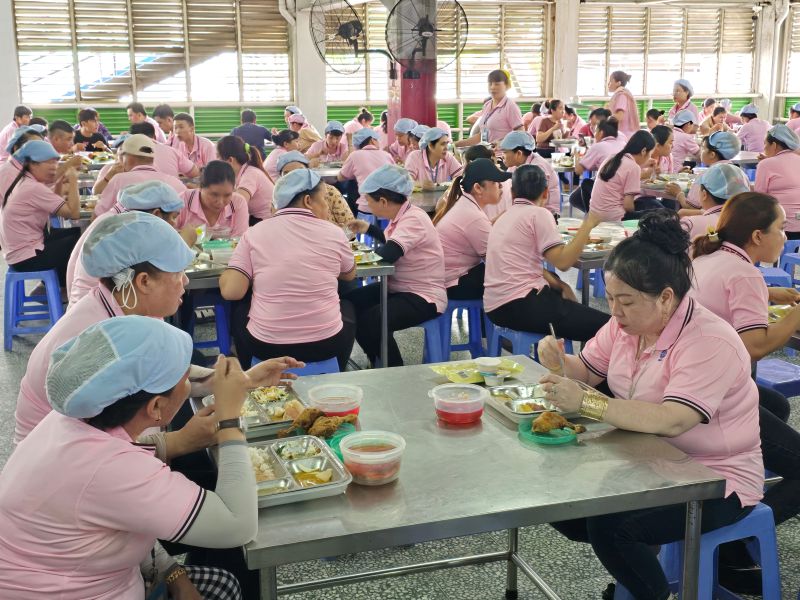 The 2026 Binh Ngo Lunar New Year bonus of PouYuen Vietnam Company workers is calculated based on seniority. Photo: Nam Duong