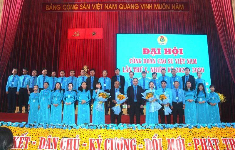 Ban Chap hanh Cong doan Cao su Viet Nam nhiem ky 2025 - 2030 ra mat Dai hoi. Anh: Duc Long 
