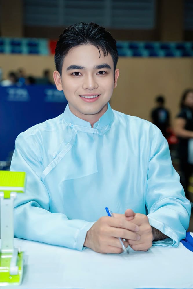  Nho vay, anh co thoi gian quan sat, danh gia cac thi sinh mot cach toan dien de dua ra ket qua cong tam.