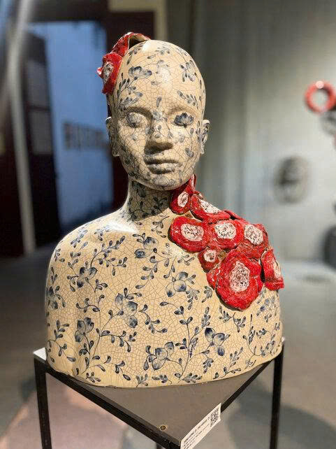 Tac pham “Tieng vong 21” trung bay tai trien lam Khoi Thuy. Anh: Quynh Mai