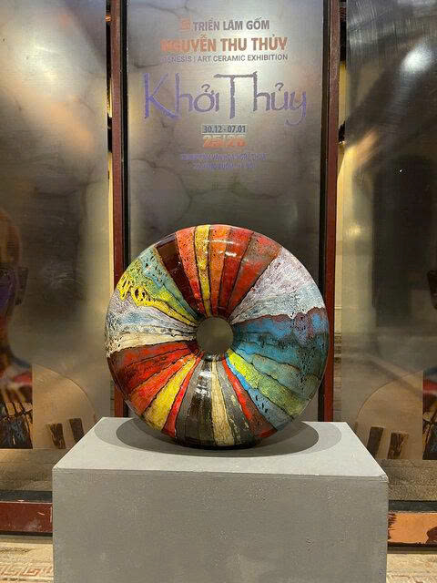 Tac pham thuoc bo “Luan hoi” (dieu khac gom hinh tron). Anh: Quynh Mai