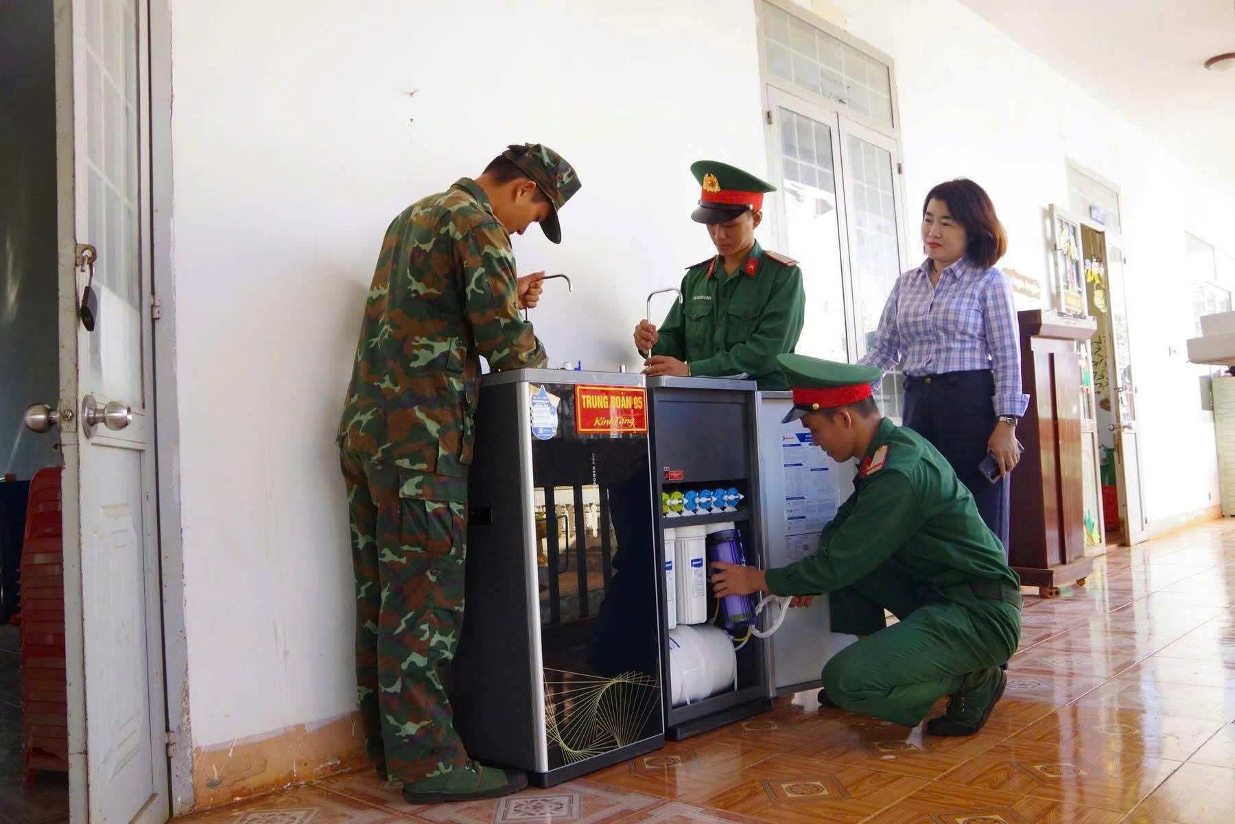 Trung doan 95 quan tam thuc hien cong tac dan dan o co so. Anh: Pham Le Van