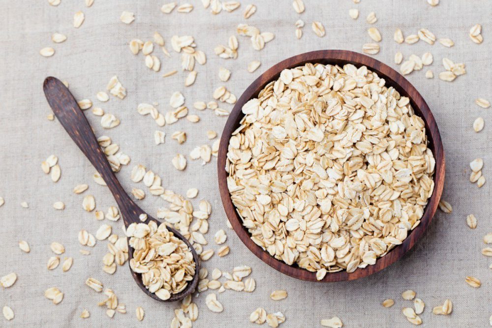 Whole oatmeal helps limit post-eating blood sugar spikes. Photo: Nhu Ha