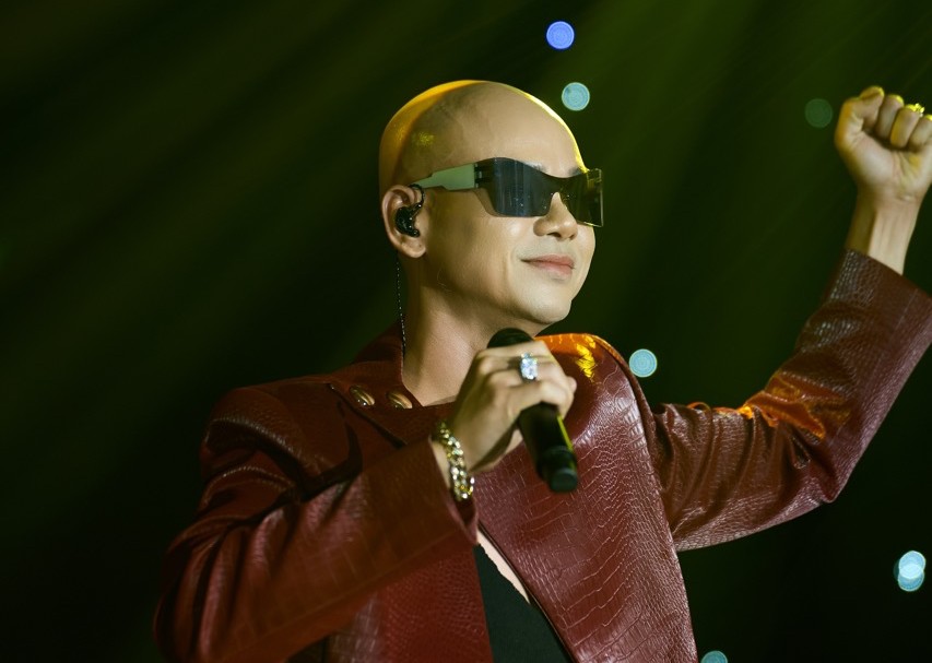 歌手ファン・ディン・トゥン。写真:アーティスト提供.