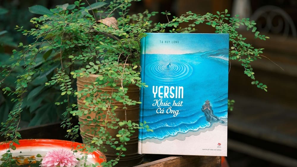 tac pham moi nhat cua anh, tieu thuyet bang tranh ban hu cau - mot dau an moi tren hanh trinh sang tao cua hoa si Ta Huy Long, khi anh vua viet loi, vua ve tranh.