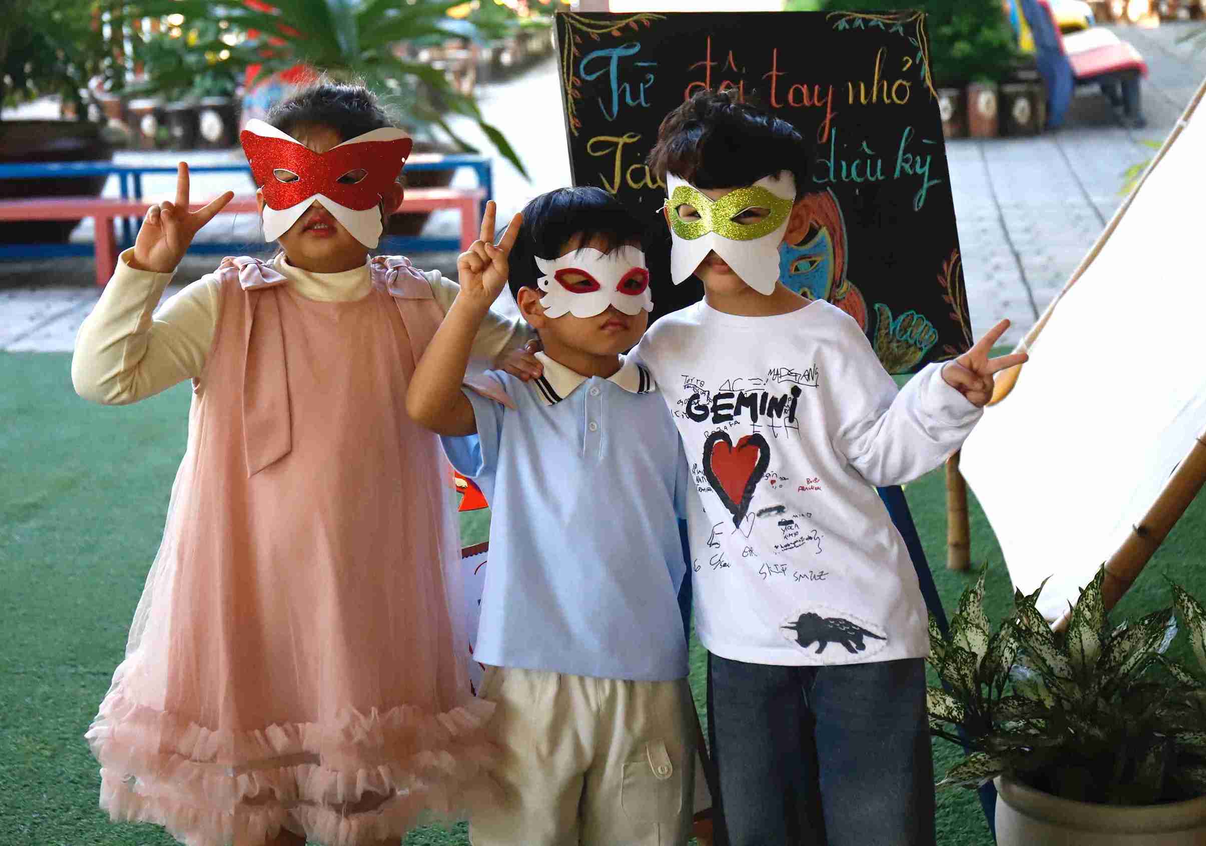 Tre mam non o Nha Trang ron rang Ngay hoi hoa trang chao nam moi 2026