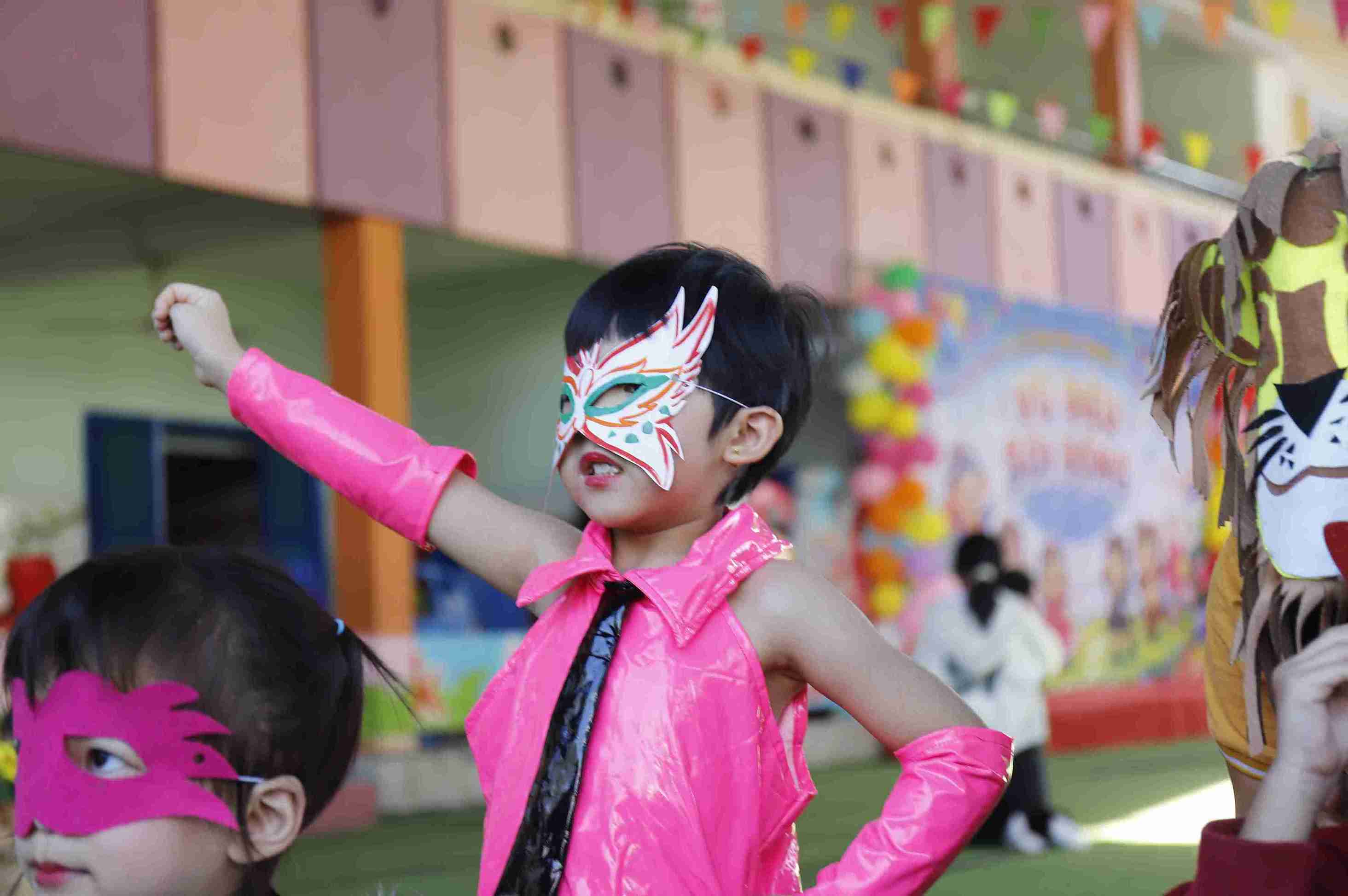 Ngay hoi hoa trang chao don nam moi 2026 la dip dac biet, giup cac con manh dan hon, ren luyen them cac ky nang song