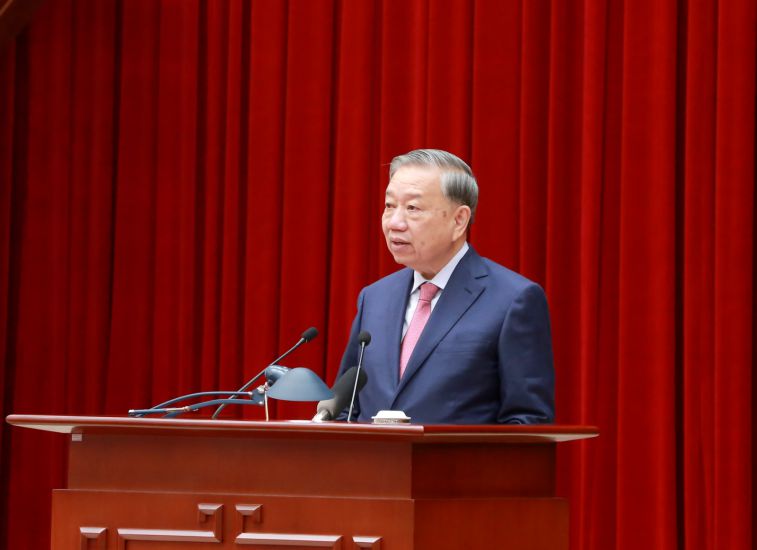 또 람 총서기가 제13차 당 중앙집행위원회 제15차 회의에서 연설하고 있습니다. 사진: TTXVN