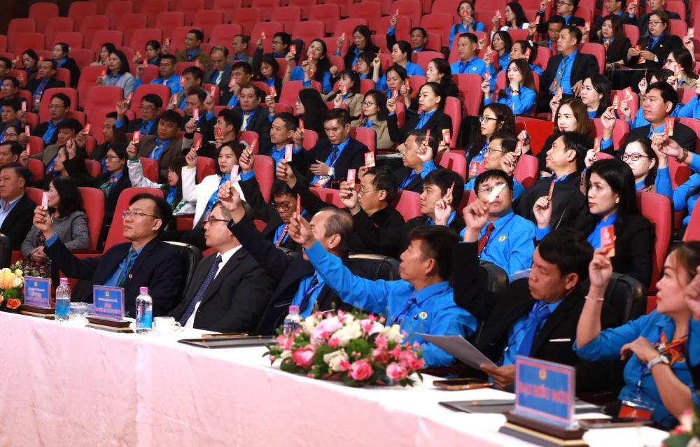 Cac dai bieu gio the bieu quyet tai phien thu nhat cua Dai hoi. Anh: Duy Tuan 