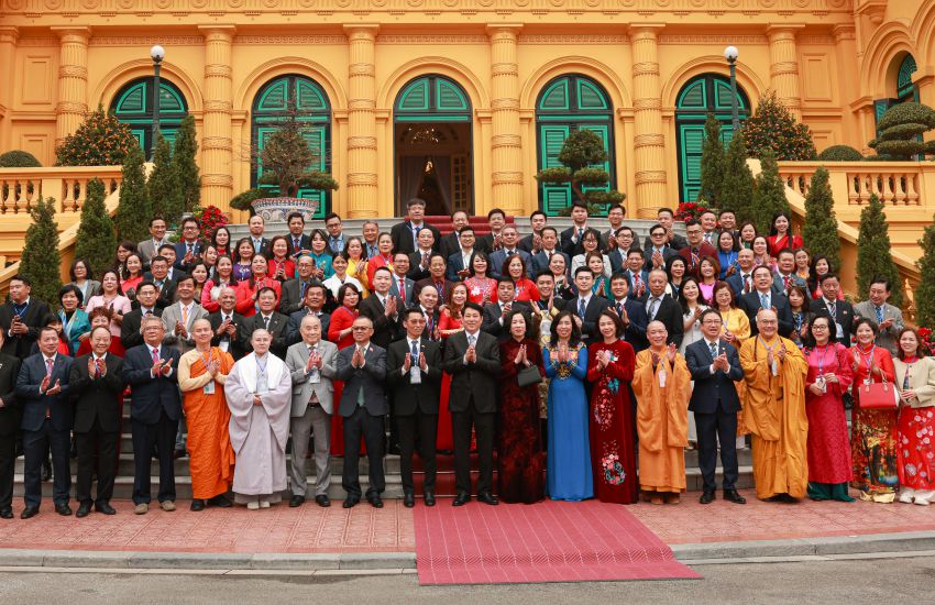 Politburo Member, President Luong Cuong and his wife and a delegation of overseas Vietnamese attend Spring Homeland At Ty 2025. Photo: HAI NGUYEN
