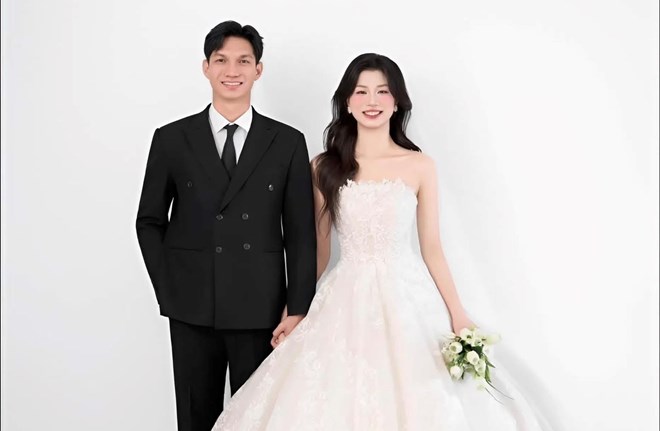 Anh cuoi cua phu cong Pham Thi Hien va ong xa. Anh: Cat tu video