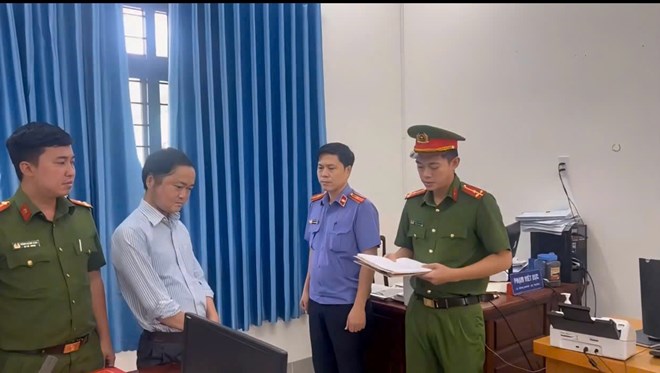 Công chức xã bị bắt vì nhận 520 triệu đồng “chạy” thủ tục đất đai