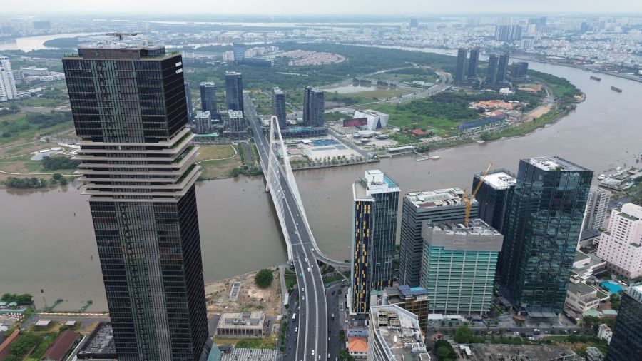 호치민시는 강력한 회복세를 보이며 전국 경제 성장을 이끌고 있습니다. 사진: ANH TU