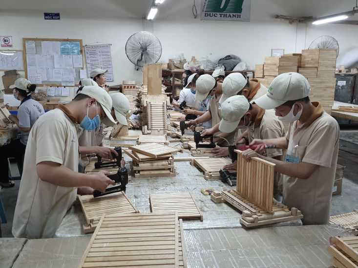 From January 1, 2026, employees working in jobs or positions with heavy, hazardous, and dangerous working conditions will continue to receive a minimum wage at least 5% higher than normal work. Photo: NAM DUONG