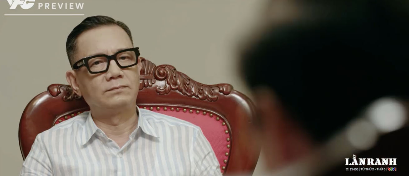 Ong Thuy va ong Sach doi dau trong cuoc hop Thuong truc. Anh: VFC. 