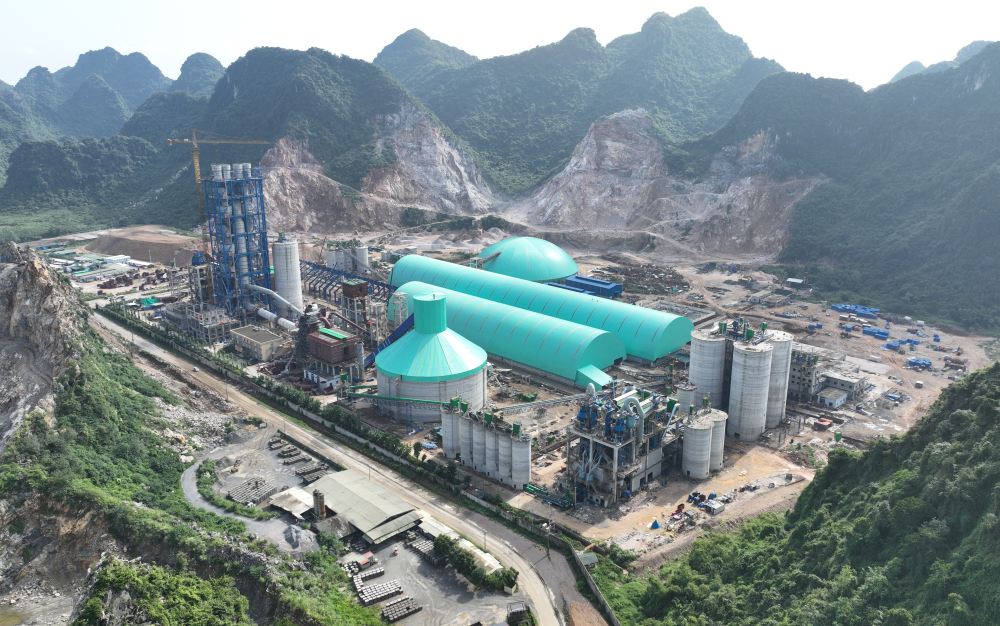 Xi mang Hoang Long gop phan dap ung nhu cau su dung vat lieu xay dung tang cao dip cuoi nam. Anh: Hoang Long