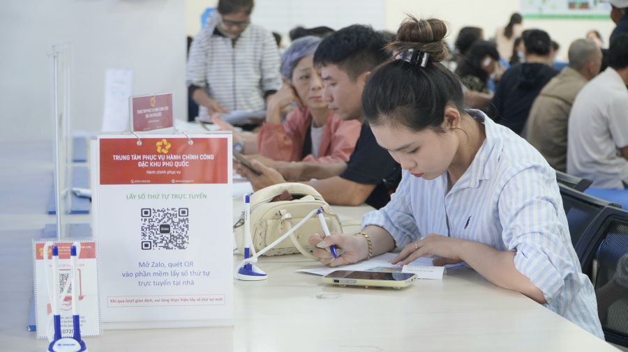 Giai phap lay so thu tu truc tuyen qua ung dung Zalo duoc nguoi dan phan hoi tich cuc. Anh: NGUYEN ANH