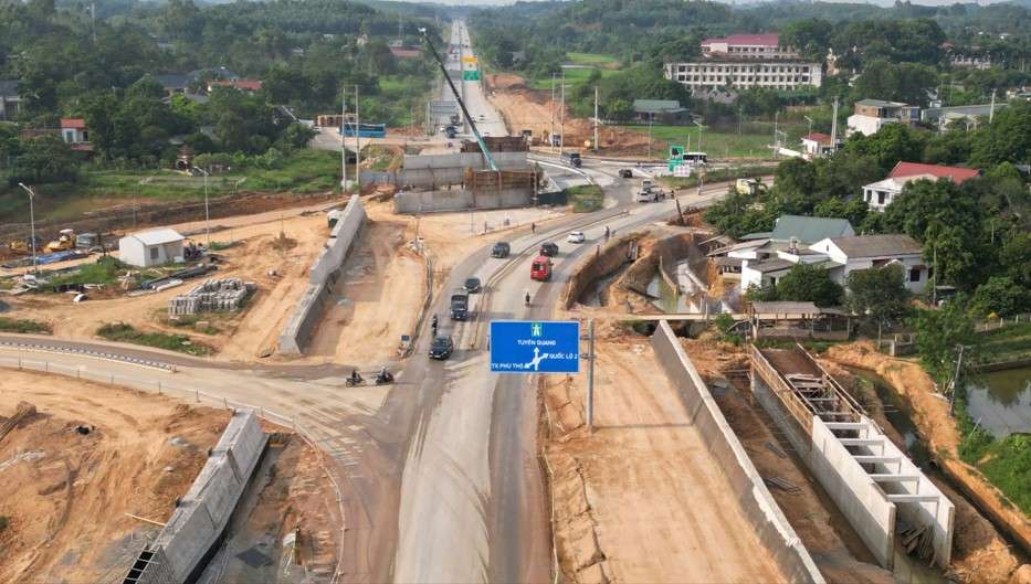 Du an ket noi giao thong cac tinh mien nui phia Bac la cong trinh ha tang chien luoc, hoan thien mang luoi giao thong vung Tay Bac. Anh: BAO NGUYEN