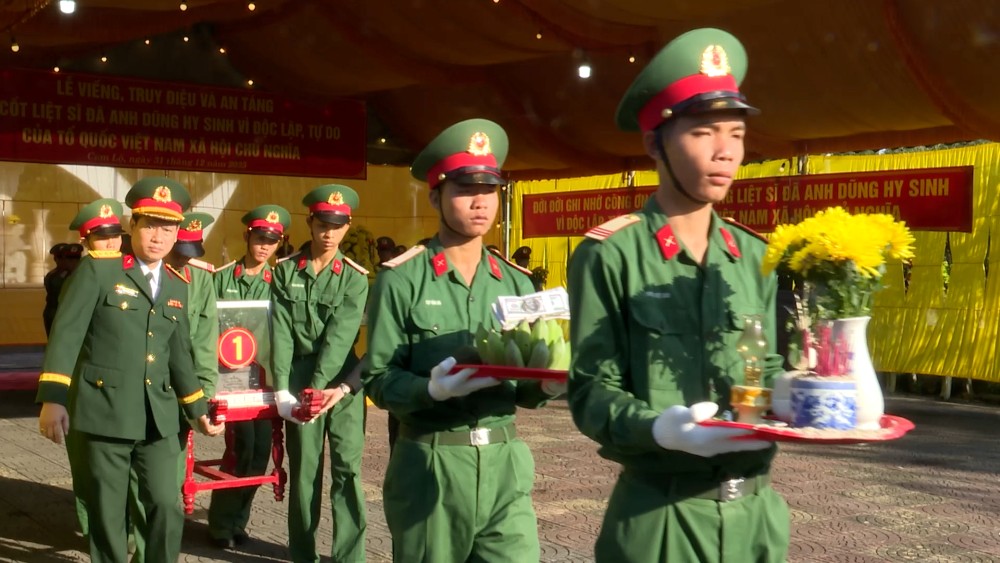 Memorial service, burial of 4 martyrs' remains. Photo: Anh Vu
