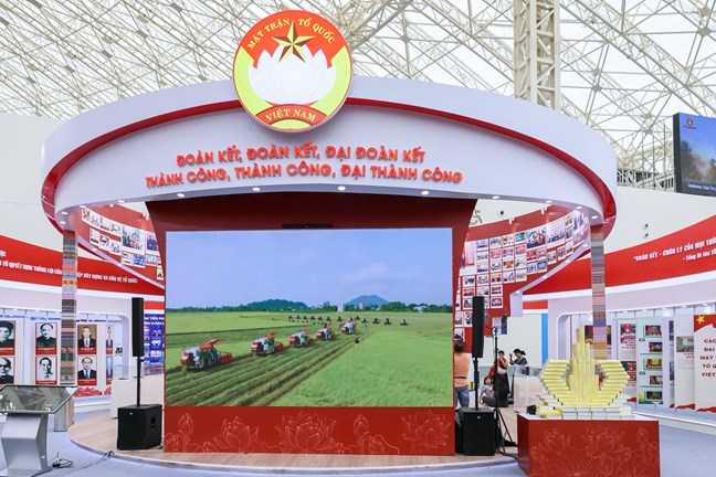 Khong gian trien lam cua Uy ban Trung uong Mat tran To quoc Viet Nam va cac to chuc chinh tri - xa hoi. Anh: Mattran.org.vn