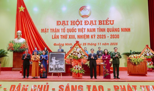 Ba Nguyen Thi Thu Ha, Uy vien Trung uong Dang, Pho Chu tich - Tong Thu ky Uy ban Trung uong MTTQ Viet Nam du Dai hoi dai bieu MTTQ Viet Nam tinh Quang Ninh. Anh: Mattran.org.vn