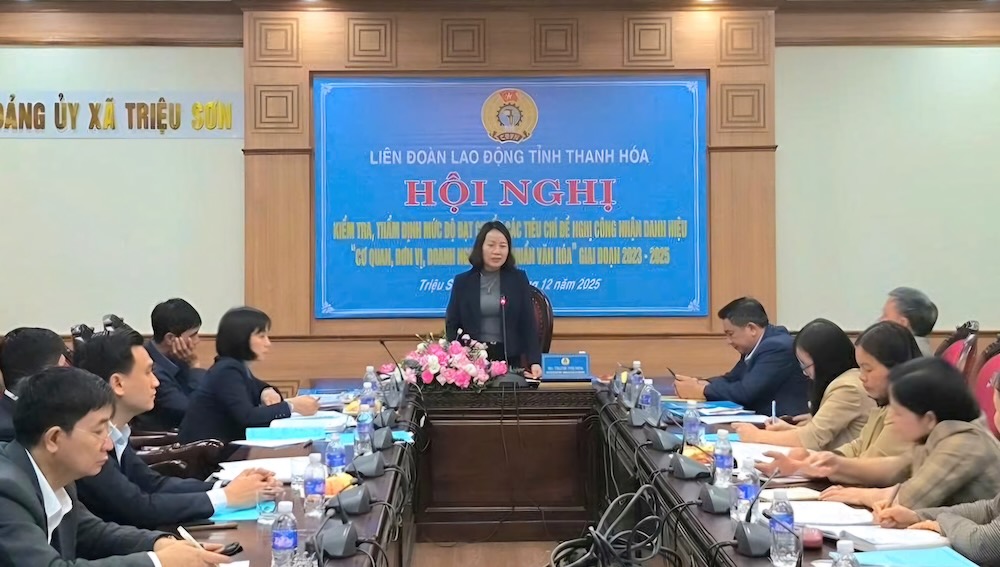 The Standing Committee of Thanh Hoa Provincial Labor Federation inspects and appraises the criteria for requesting recognition of the title "Agency, unit, enterprise meeting cultural standards" for the period 2021-2025. Photo: Thanh Hoa Trade Union