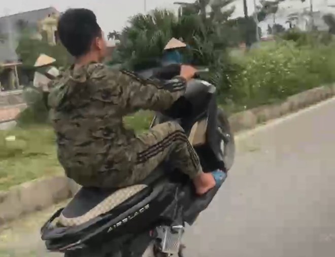 Bốc đầu xe đăng mạng xã hội, thiếu niên ở Hải Phòng bị tạm giữ phương tiện