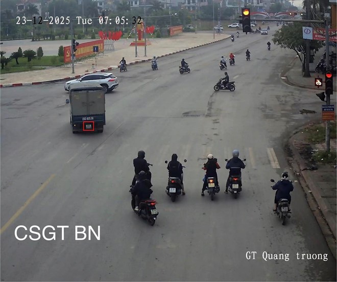 Danh s&aacute;ch phạt nguội chủ xe vượt đ&egrave;n đỏ cuối th&aacute;ng 12.2025