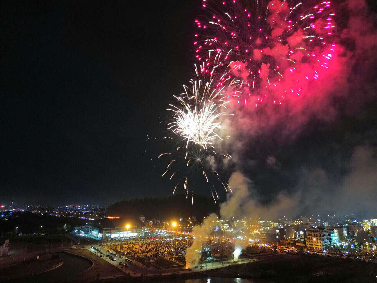 Going countdown at the end of the year to be fun without worrying about incidents. Photo: Mai Huong