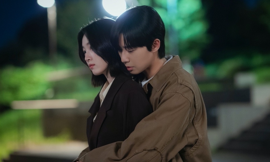 박서준과 동료 배우. 사진: 제작사