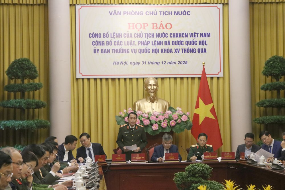 Thuong tuong Le Quoc Hung - Uy vien Trung uong Dang, Thu truong Bo Cong an - thong tin tai hop bao. Anh: Tran Vuong