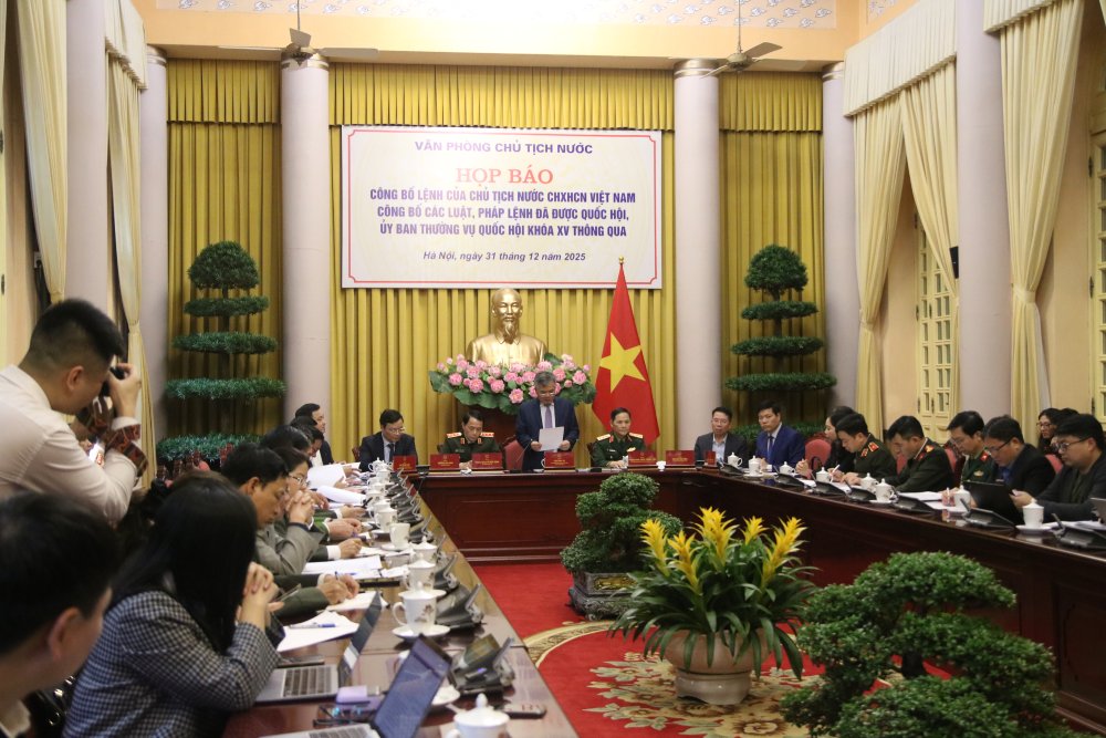 Buoi hop bao cong bo Lenh cua Chu tich nuoc ve cac Luat, Phap lenh da duoc Quoc hoi, Uy ban Thuong vu Quoc hoi khoa XV thong qua. Anh: Tran Vuong