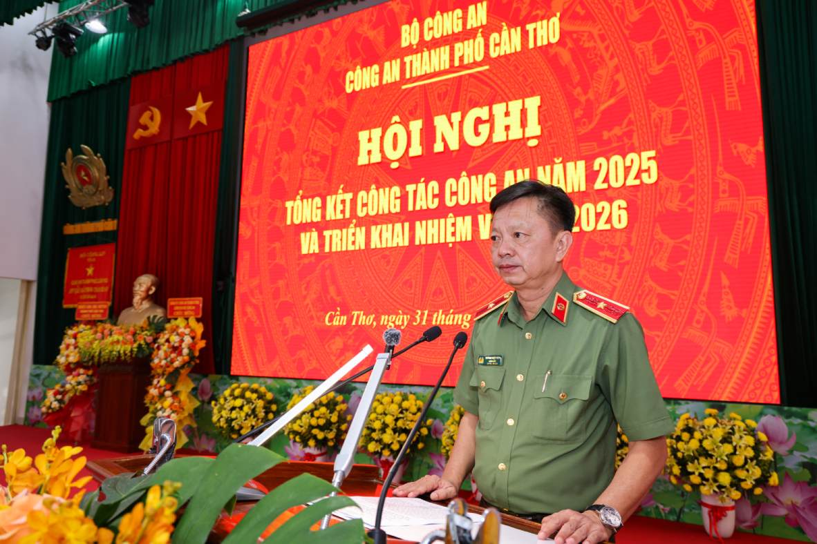 Thieu tuong Huynh Viet Hoa - Giam doc Cong an TP Can Tho phat bieu tai hoi nghi. Anh: Cong an Can Tho