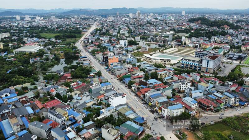 Banning some roads in the central area of Thai Nguyen to serve Countdown. Photo: Viet Bac