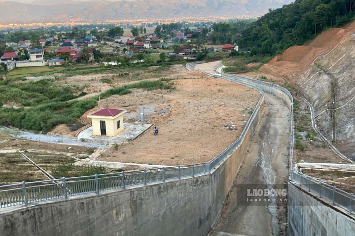 Ho thuy loi se phuc vu nhu cau tuoi cho 462ha dat nong nghiep vung ha du. Anh: Quang Dat