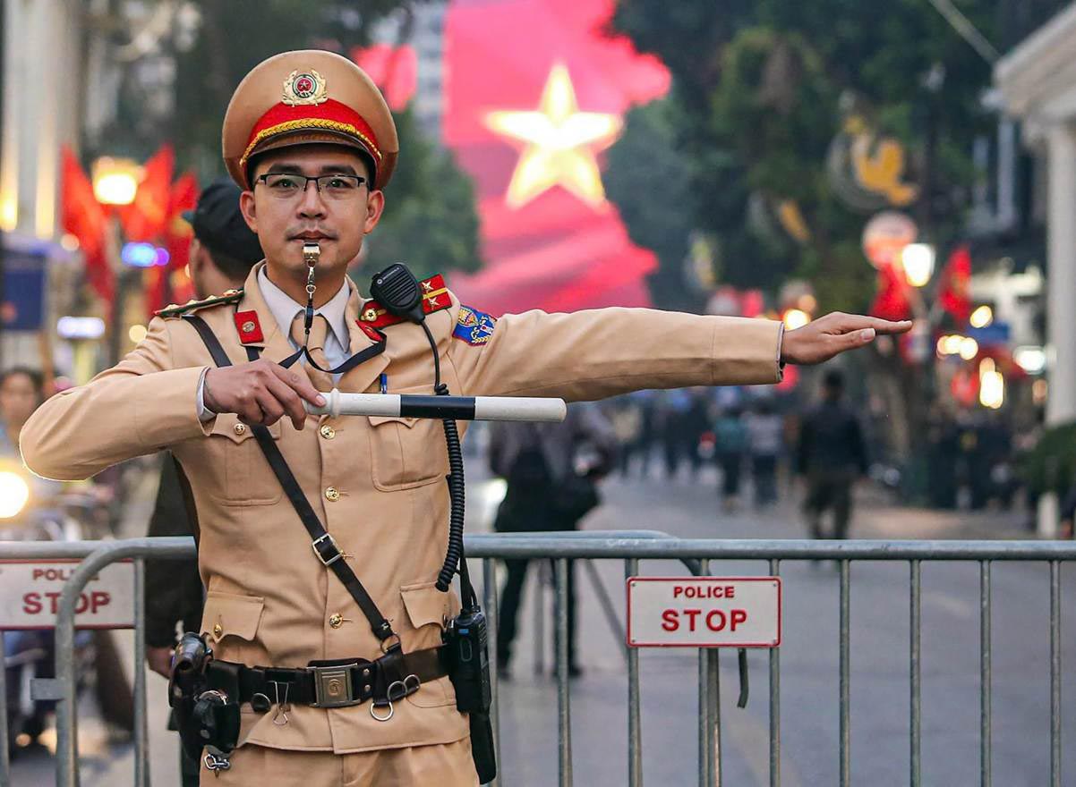 하노이는 2025년 12월 31일 18시부터 2026년 1월 1일 새벽까지 일부 중심 거리를 일시적으로 금지합니다. 사진: 하노이 경찰