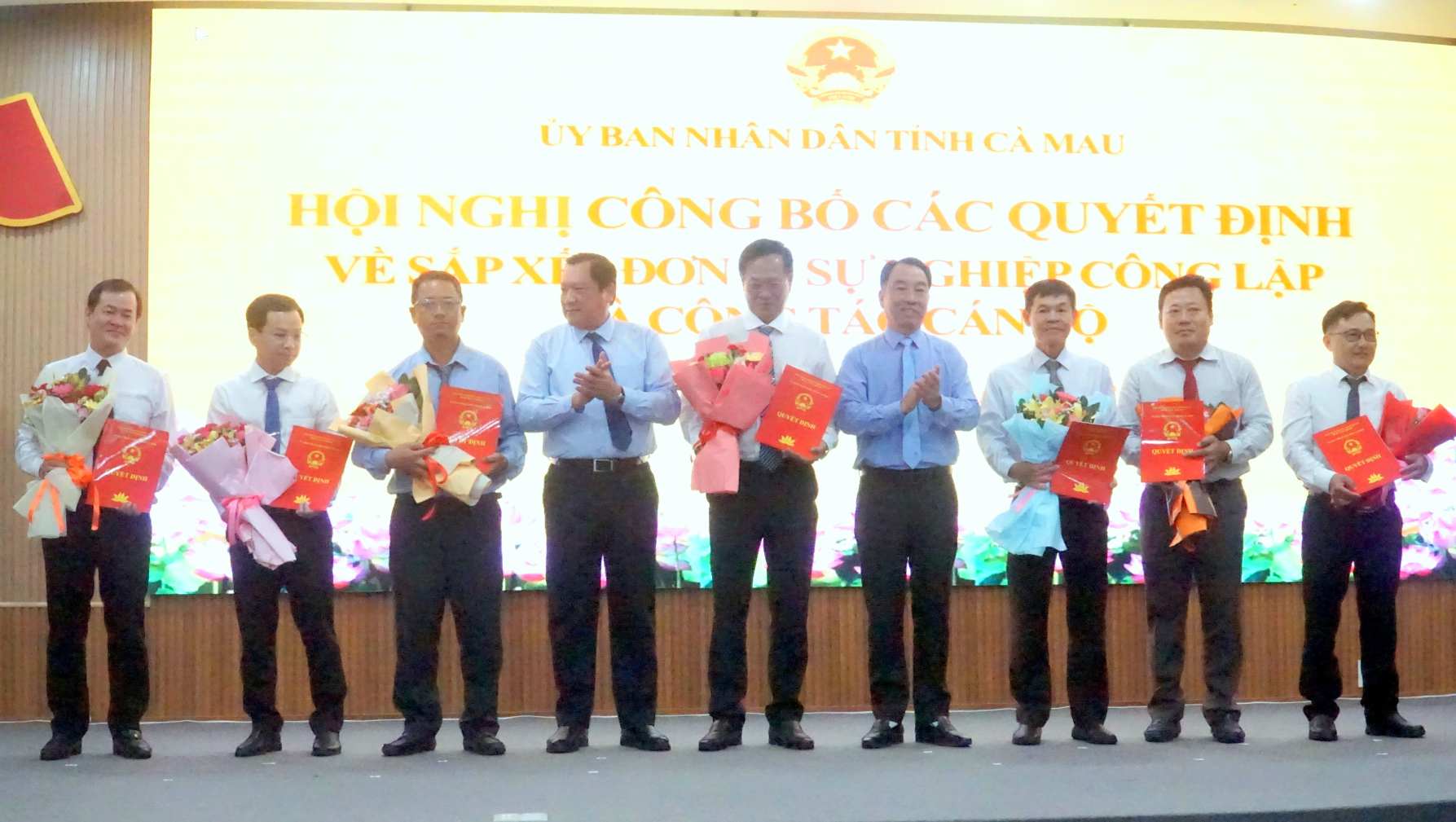 Cong bo cac quyet dinh bo nhiem can bo thuoc Ban quan ly du an. Anh: Nhat Ho