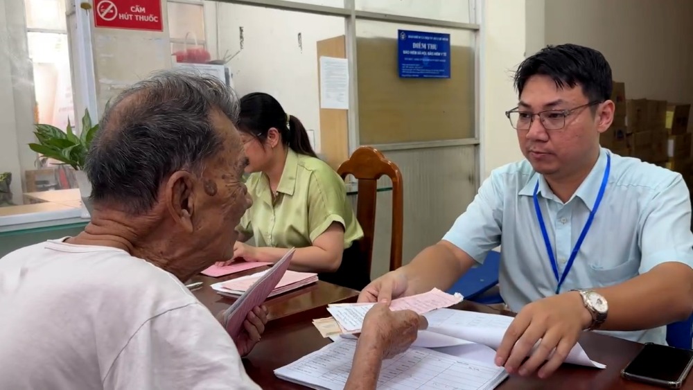 Ho Chi Minh City presents Tet gifts worth 400,000 VND from the Party and State to the people