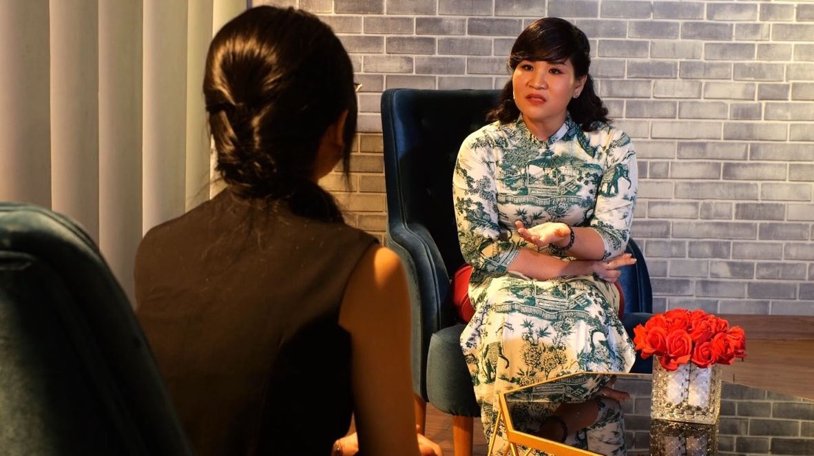 Ms. X talks about her marriage at the "Nguoi Thu 3" program. Photo: Jet provided.