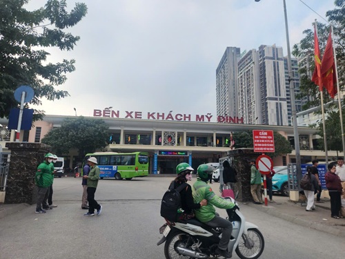 Khach tang manh dip Tet Duong lich, ben xe Ha Noi san sang phuong an. Anh: Minh Hanh