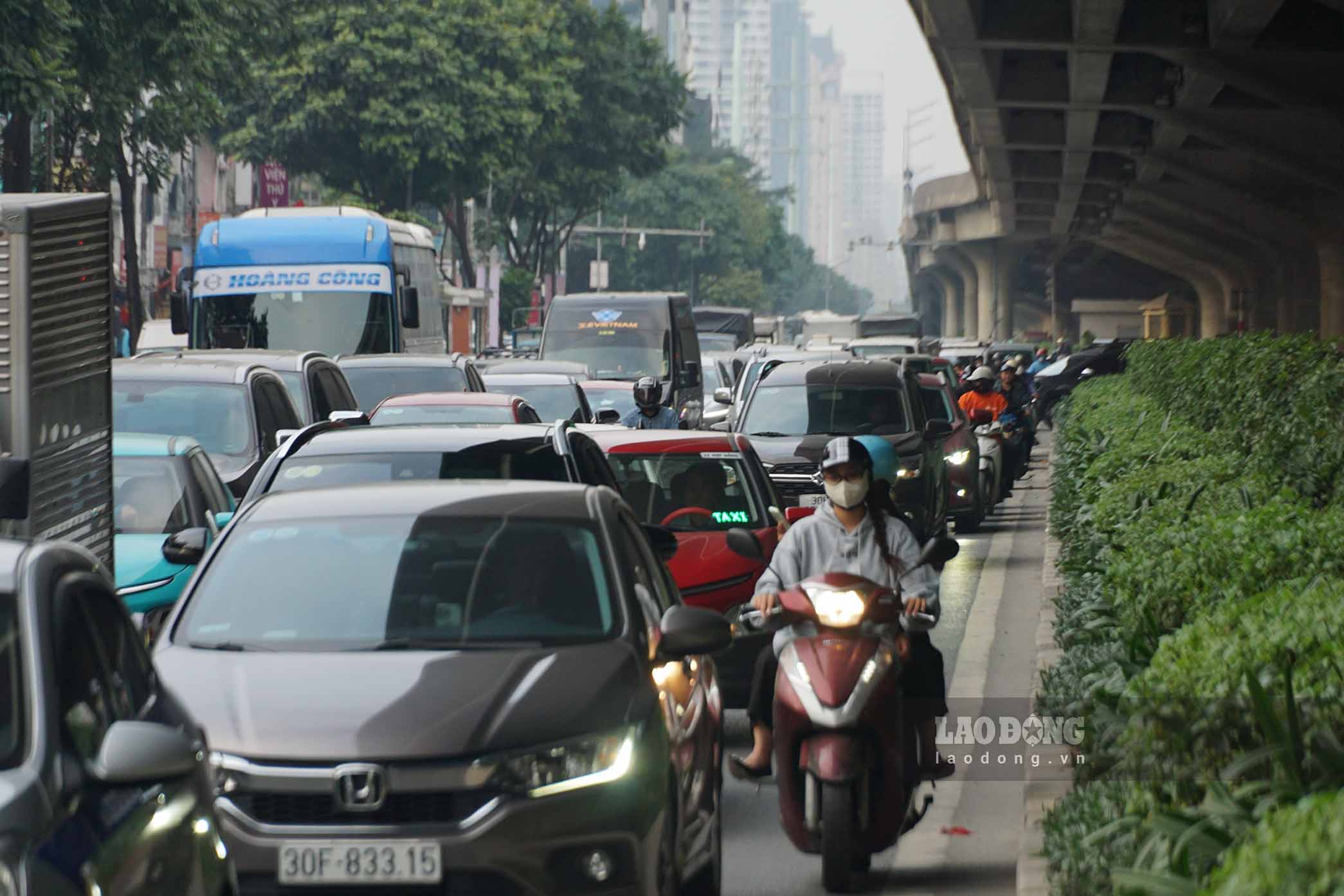 Doc tuyen Vanh Dai 3, dong nguoi do ve ngay cang dong duc luc chieu toi.