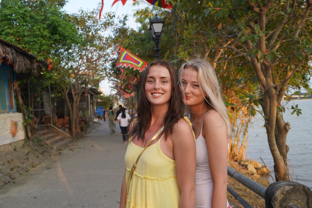 The attraction of the pottery village in Da Nang from the experience of touching the ground. Photo: Tran Thi