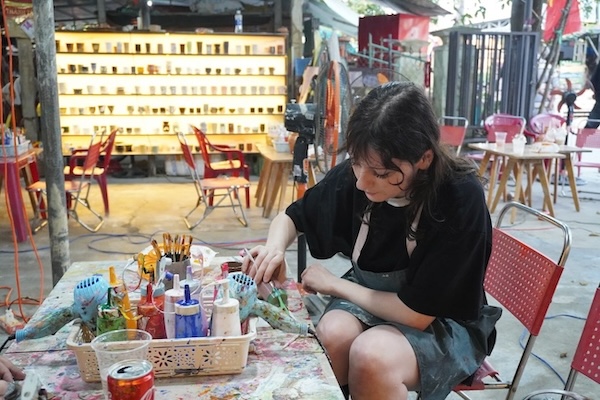 탄하 도자기 마을(다낭시)이 "최고의 지역 사회 관광 명소" 상을 공식적으로 수상했습니다. 사진: 쩐티