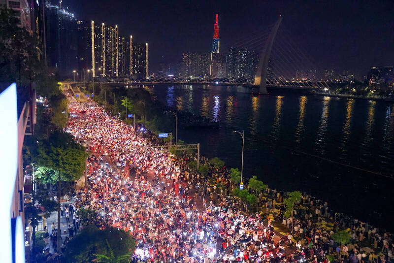 Cac tuyen duong kin nguoi dan di chuyen.