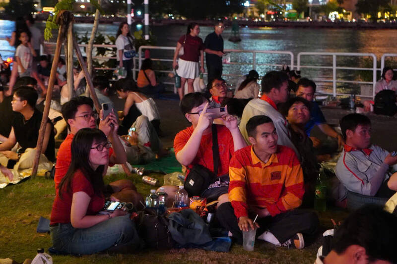 Cong vien Bo song Sai Gon cung la dia diem ly tuong duoc nhieu nguoi dan TPHCM lua chon de chao don nam moi 2026.