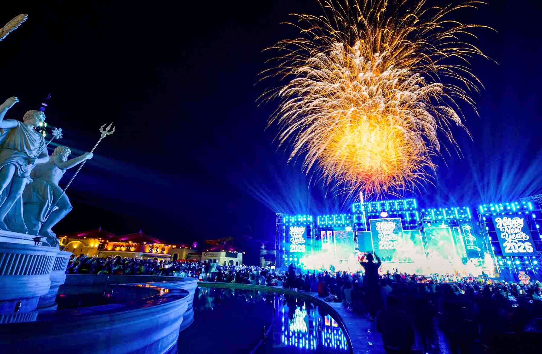 Man phao hoa ruc ro tai chuong trinh. Anh: DUY CHUONG