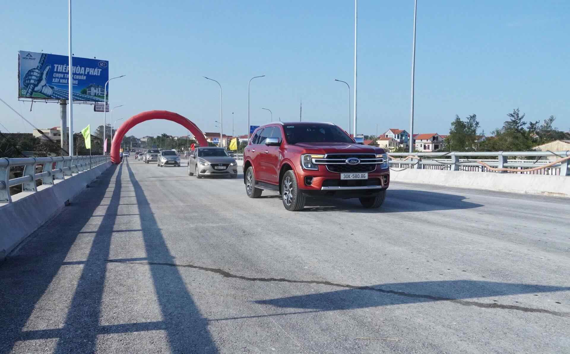 Quan Hau bridge will be technically opened to traffic on December 31st. Photo: Van Thuong